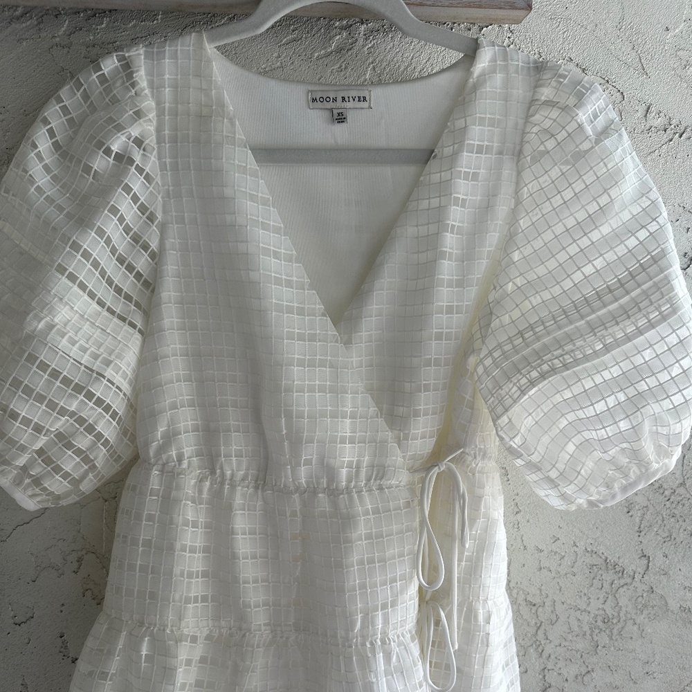 Crisp White Moon River XS Top